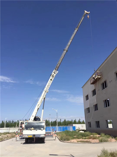 西平县“轻装强干”—— 吊车的 “轻量化臂架” 技术